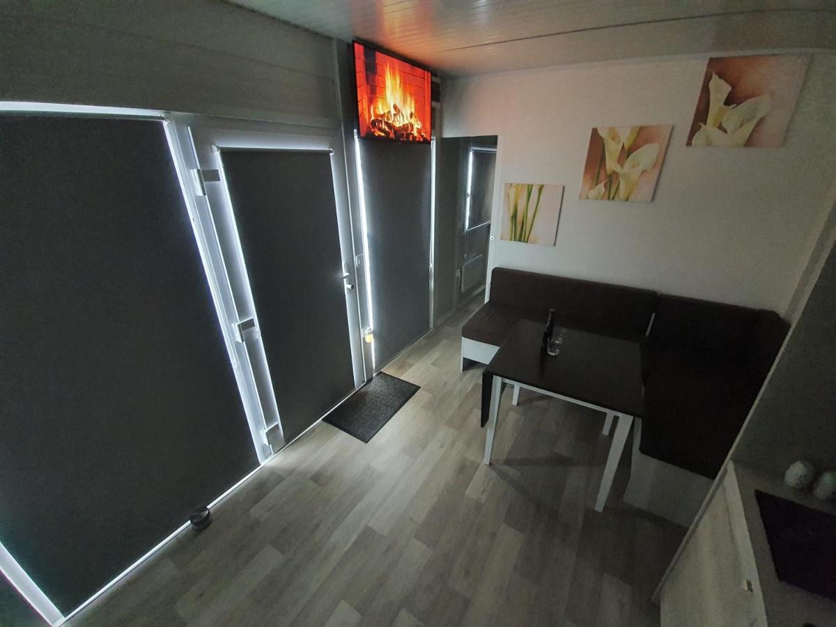 Roof Apartment Art-Pe Trebnje ภายนอก รูปภาพ