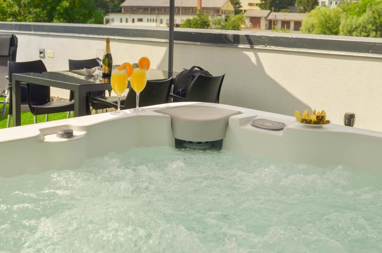 Roof Apartment Art-Pe Trebnje ภายนอก รูปภาพ