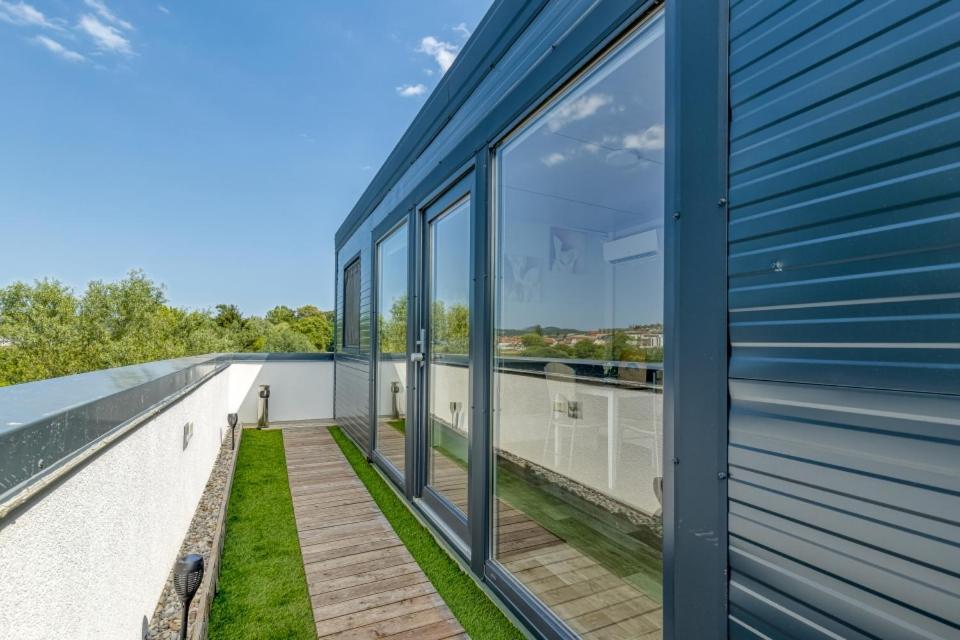Roof Apartment Art-Pe Trebnje ภายนอก รูปภาพ